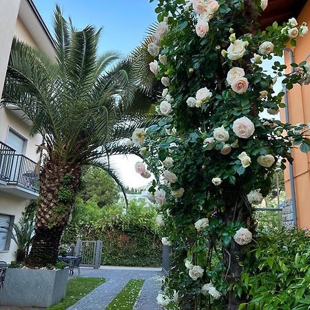 Villa Phoenix - Lake Apartments Riva del Garda Exterior photo