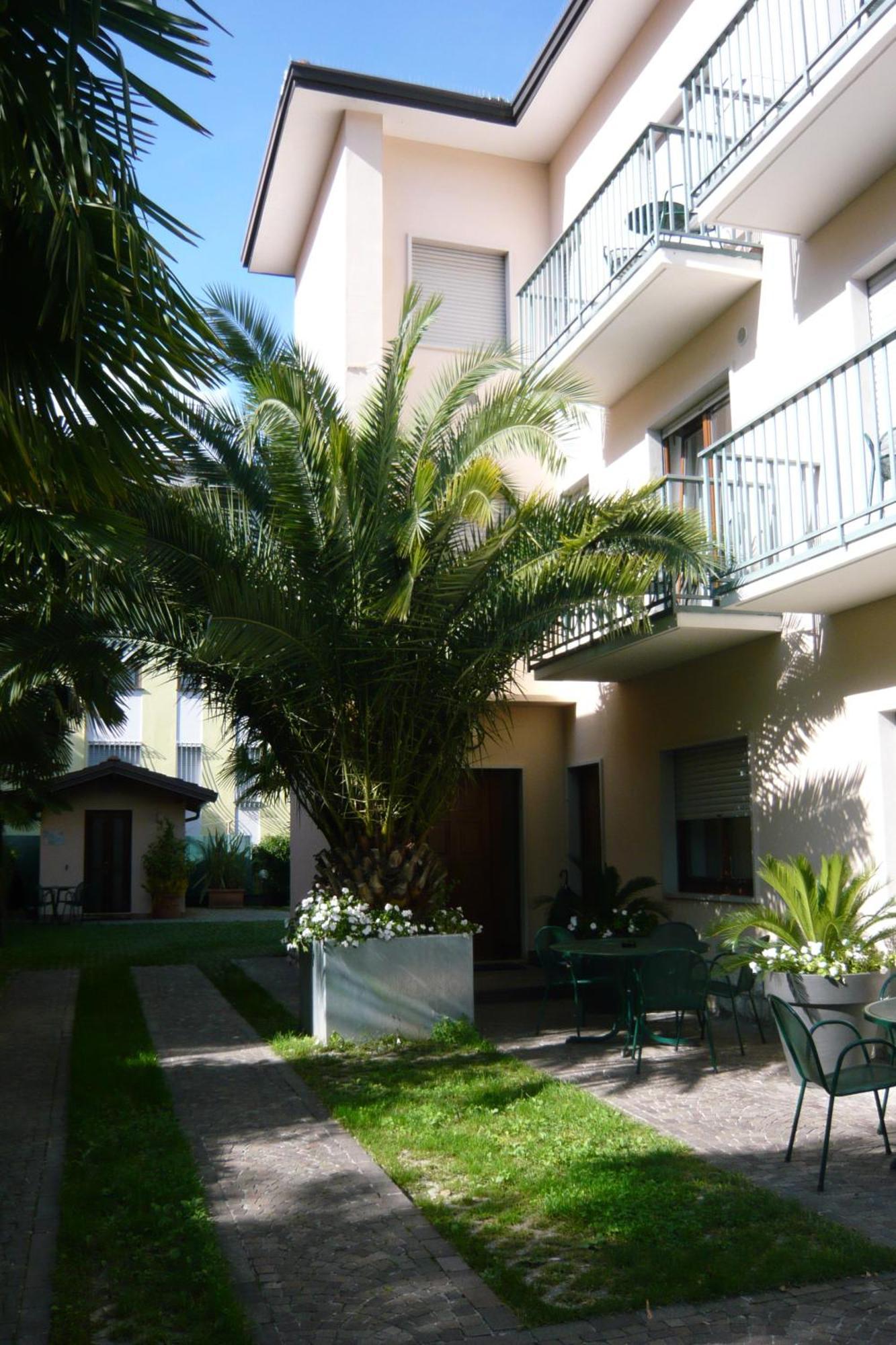 Villa Phoenix - Lake Apartments Riva del Garda Exterior photo