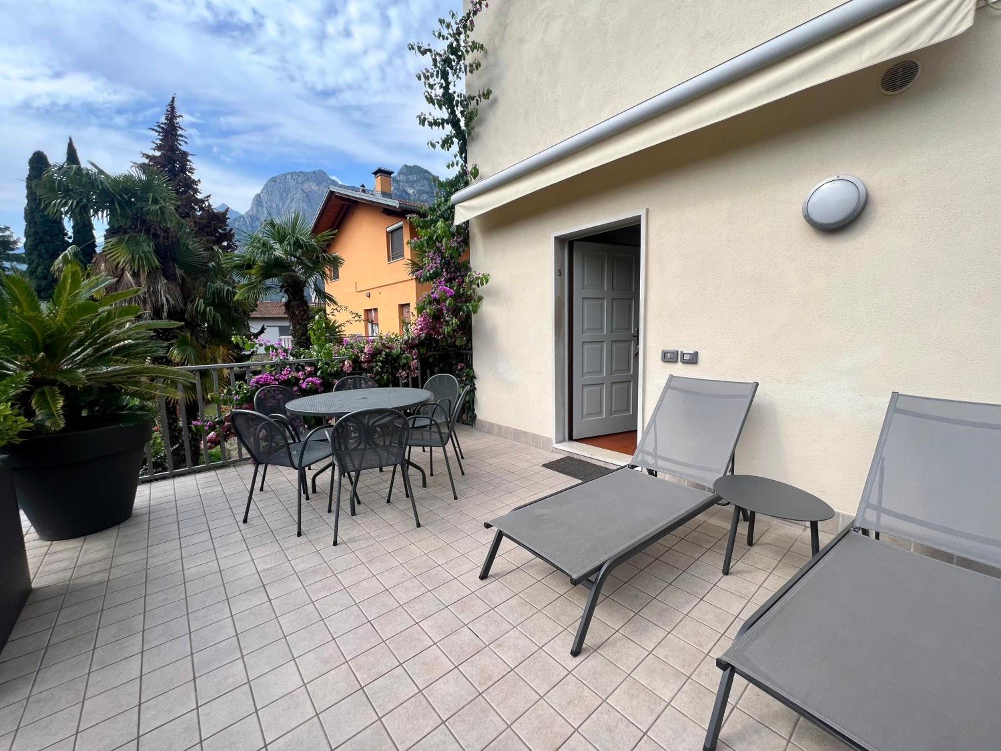 Villa Phoenix - Lake Apartments Riva del Garda Exterior photo