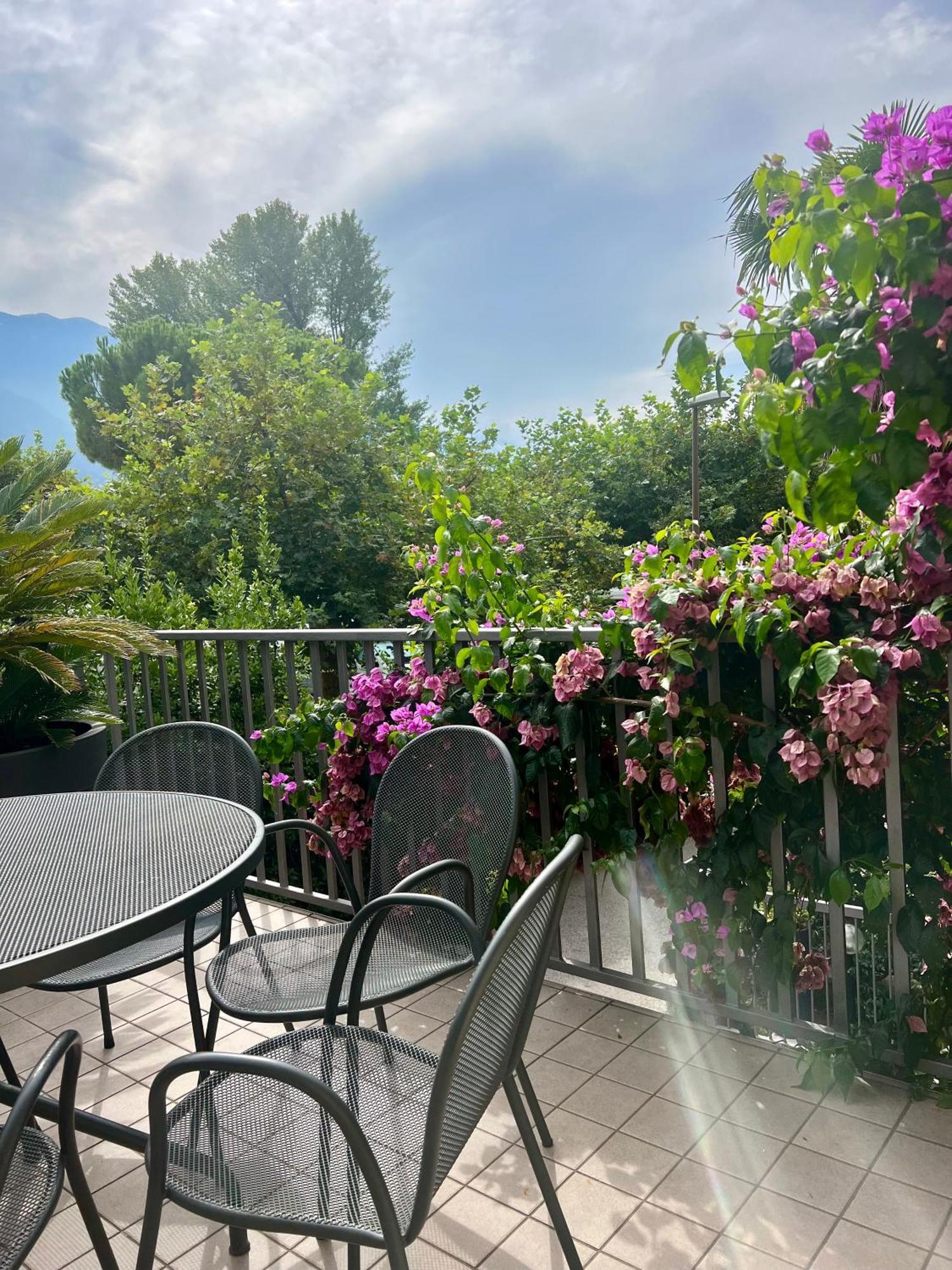 Villa Phoenix - Lake Apartments Riva del Garda Exterior photo