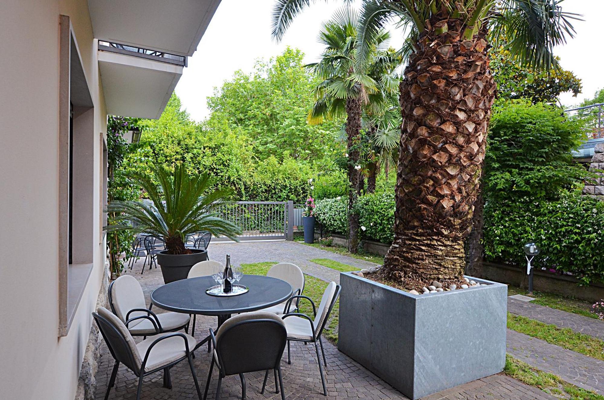 Villa Phoenix - Lake Apartments Riva del Garda Exterior photo