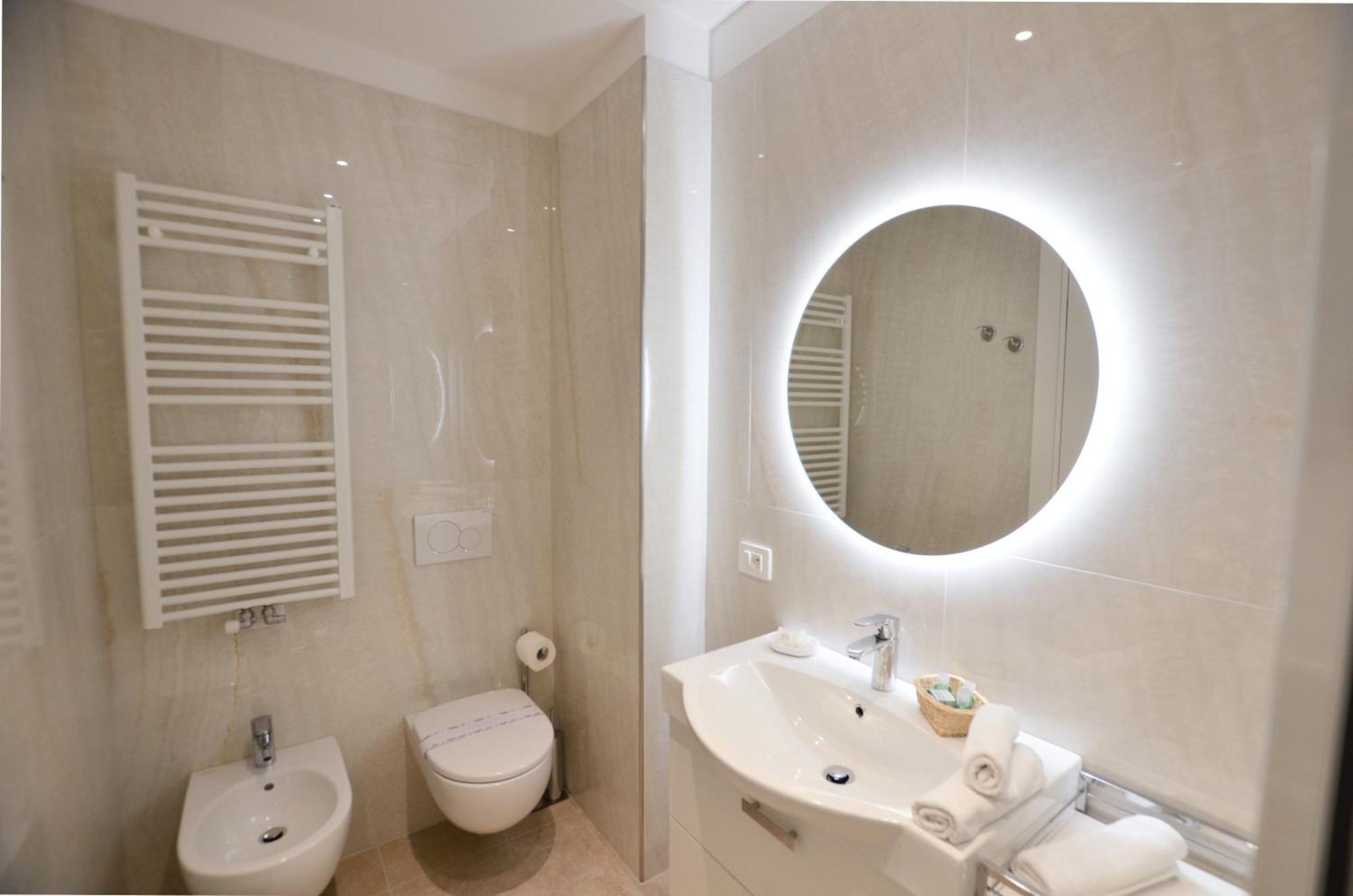 Villa Phoenix - Lake Apartments Riva del Garda Room photo