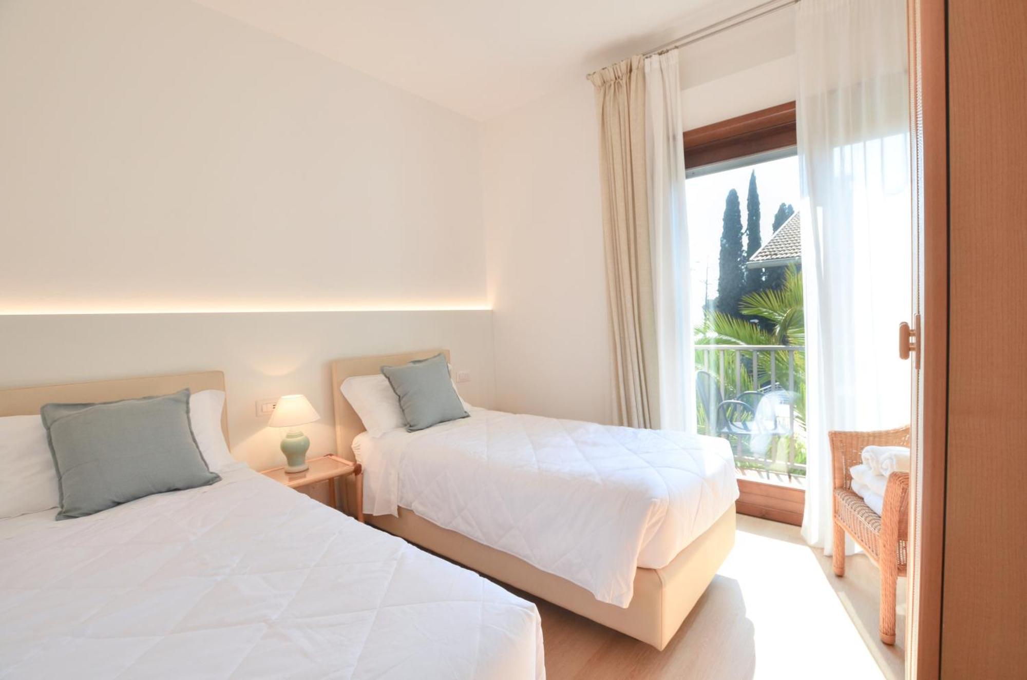 Villa Phoenix - Lake Apartments Riva del Garda Exterior photo