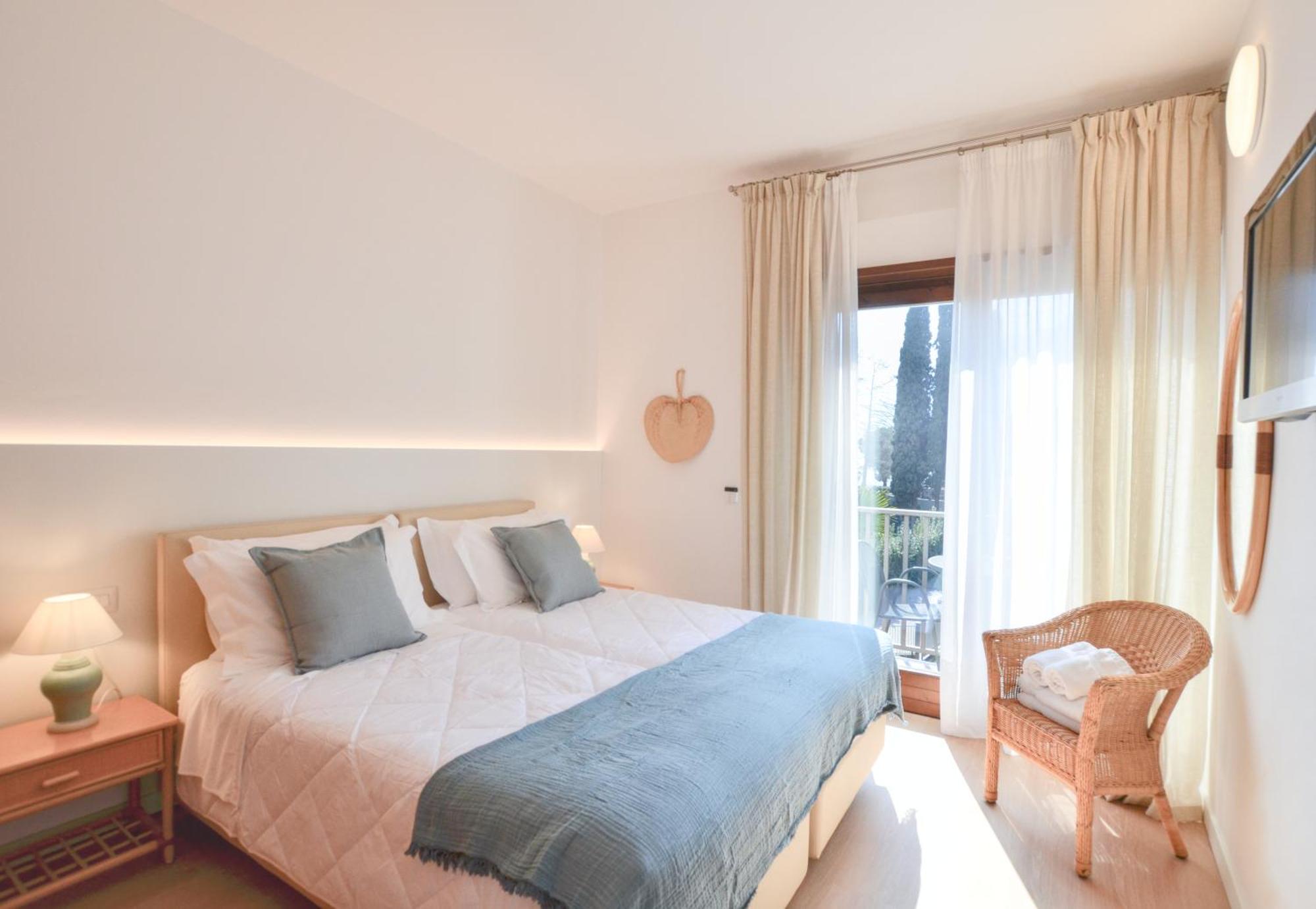Villa Phoenix - Lake Apartments Riva del Garda Exterior photo