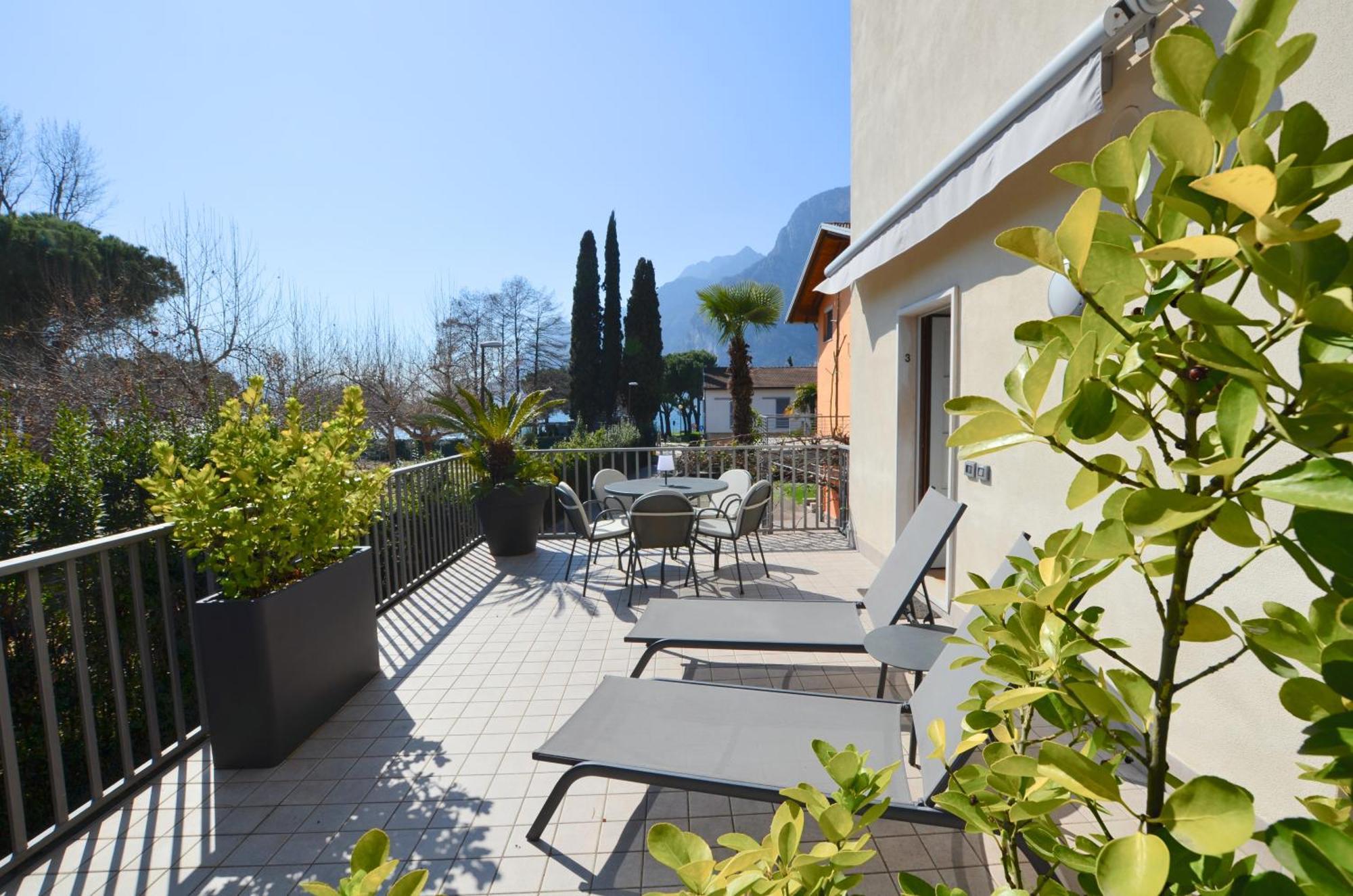 Villa Phoenix - Lake Apartments Riva del Garda Room photo