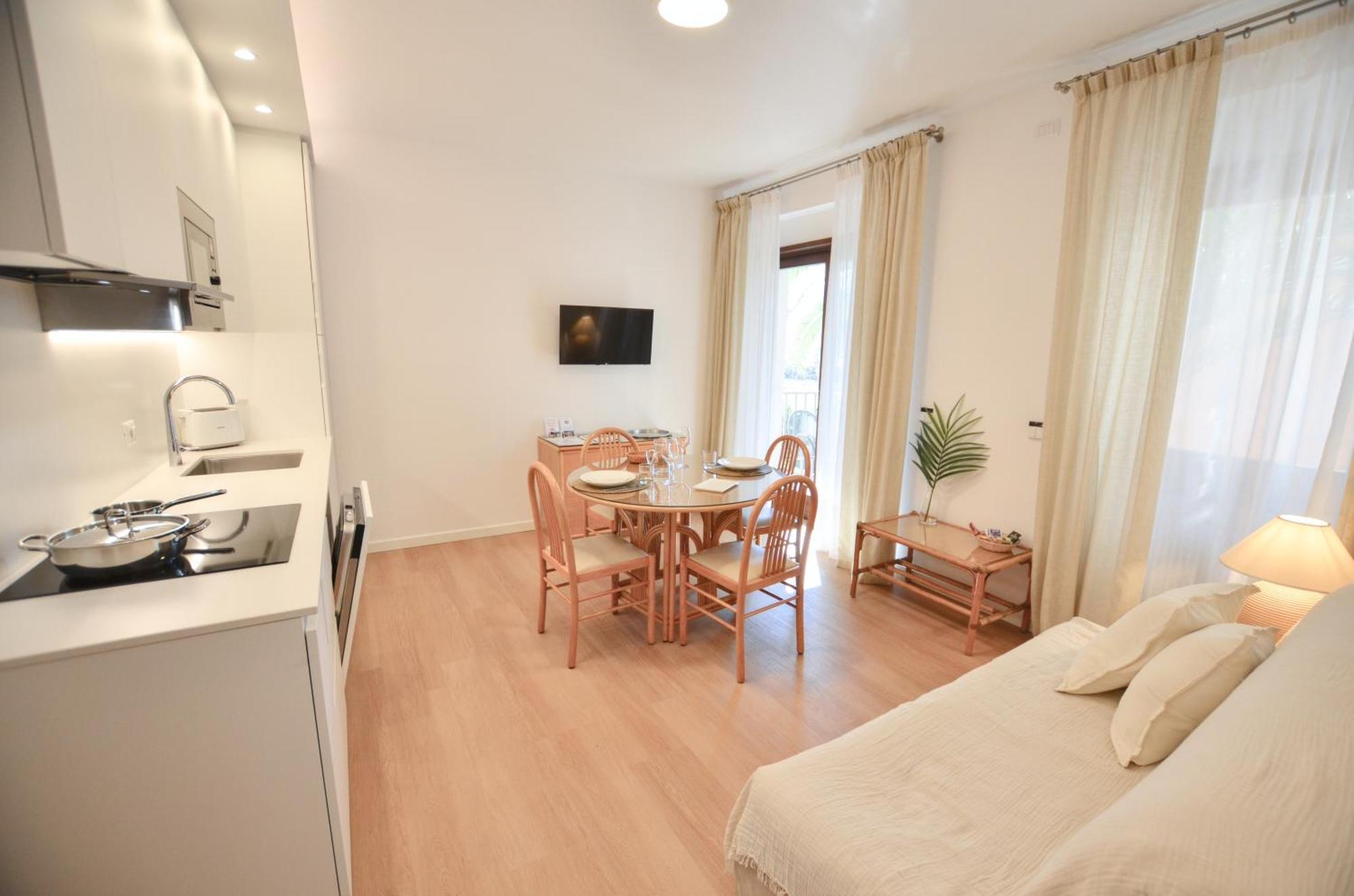 Villa Phoenix - Lake Apartments Riva del Garda Exterior photo