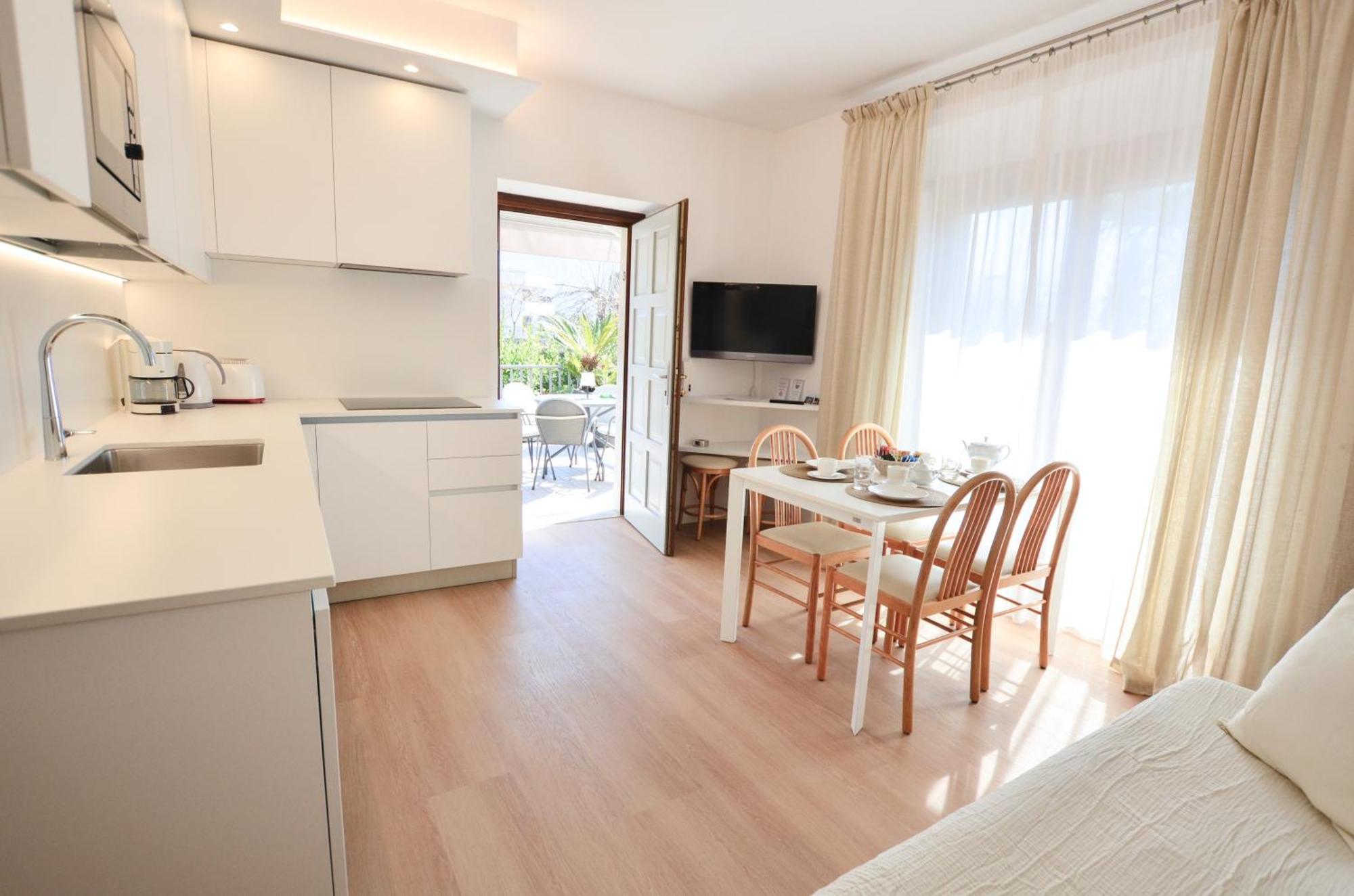 Villa Phoenix - Lake Apartments Riva del Garda Exterior photo