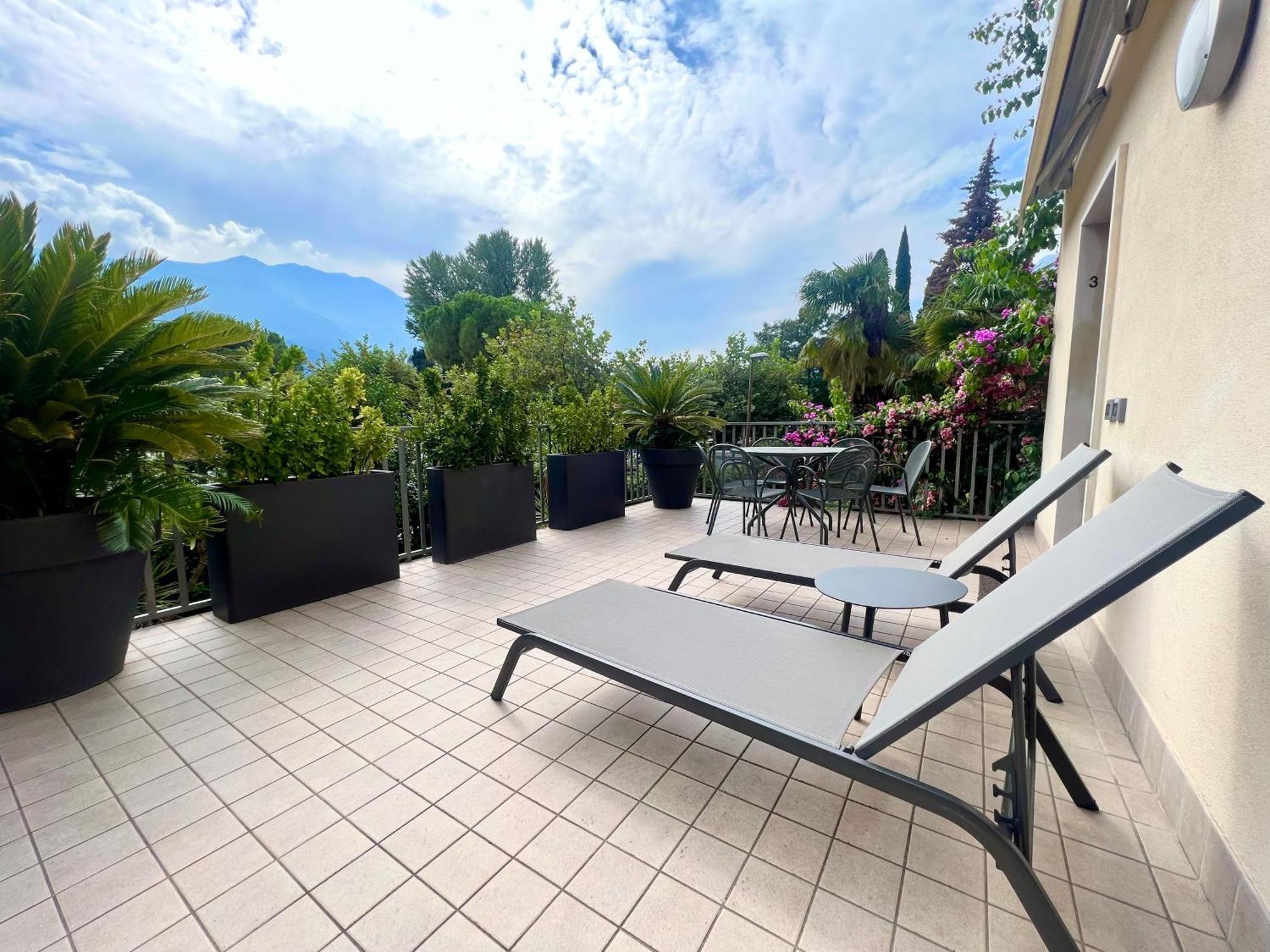 Villa Phoenix - Lake Apartments Riva del Garda Exterior photo