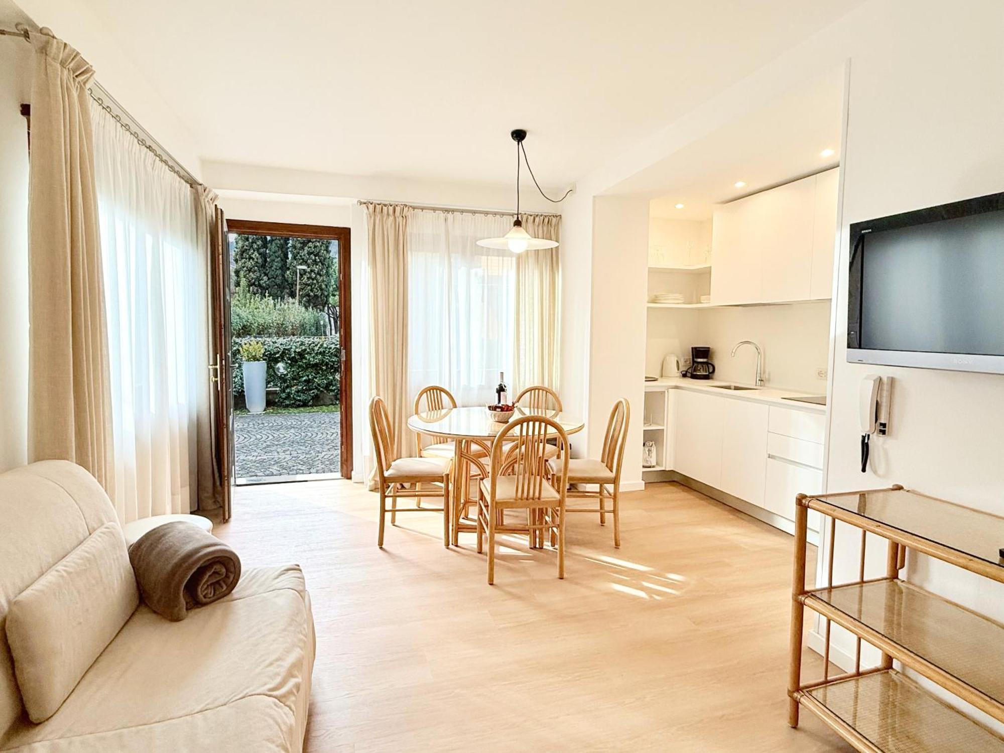 Villa Phoenix - Lake Apartments Riva del Garda Room photo