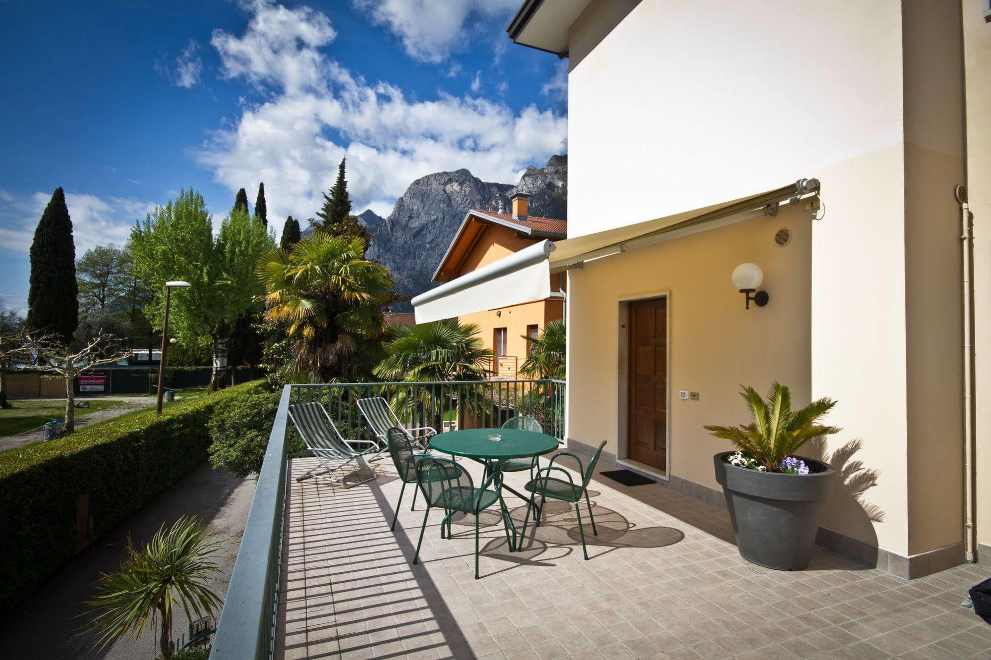 Villa Phoenix - Lake Apartments Riva del Garda Exterior photo