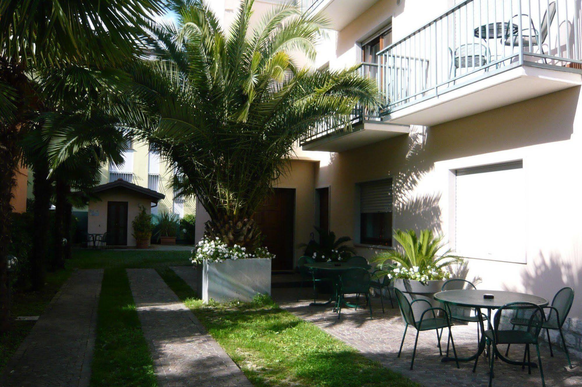 Villa Phoenix - Lake Apartments Riva del Garda Exterior photo