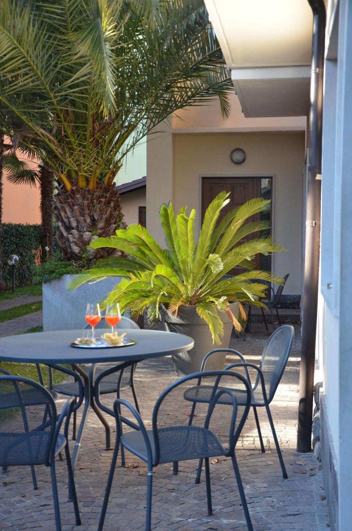 Villa Phoenix - Lake Apartments Riva del Garda Exterior photo