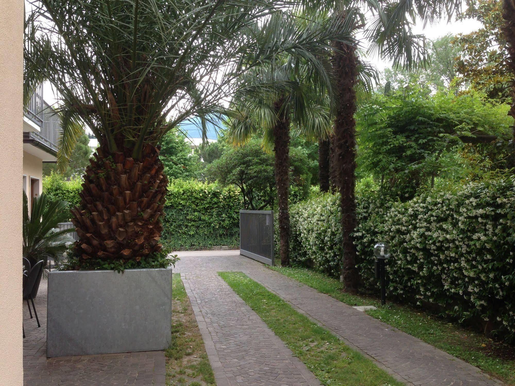 Villa Phoenix - Lake Apartments Riva del Garda Exterior photo