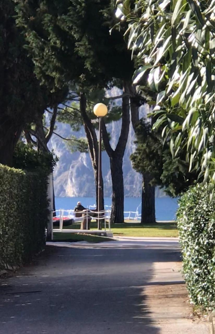 Villa Phoenix - Lake Apartments Riva del Garda Exterior photo